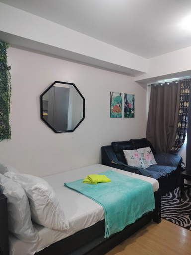 Room 3, Luxurious Condo in Quezon City With City Views, Quezon City