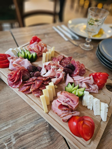 Food & Drinks 5, Belvedere Chalet Bran, Bran