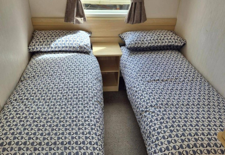 Room 4, 2 Bed Caravan - Sleeps 4 - Free Parking, Denbighshire