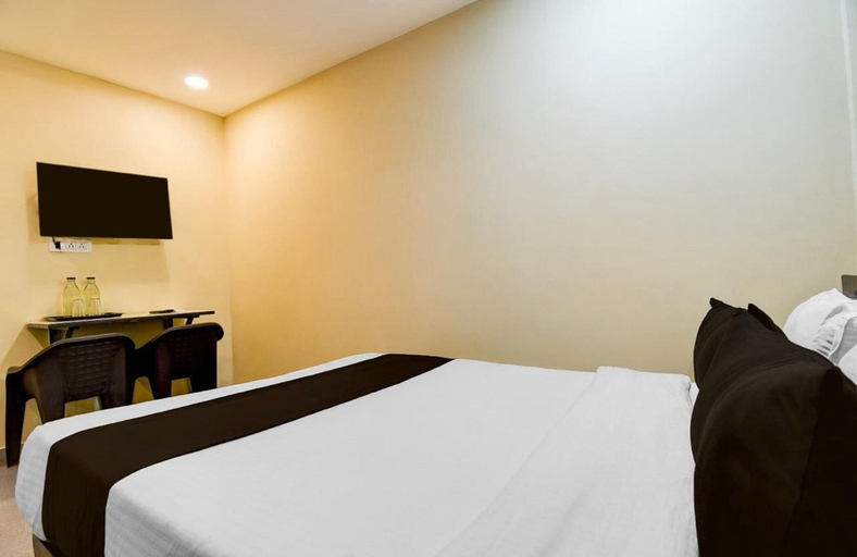 Room 5, Townhouse AB Block Newtown Aristro Inn, North 24 Parganas