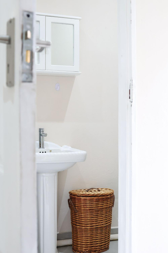Bathroom 4, 12 On York Guesthouse, Mangaung