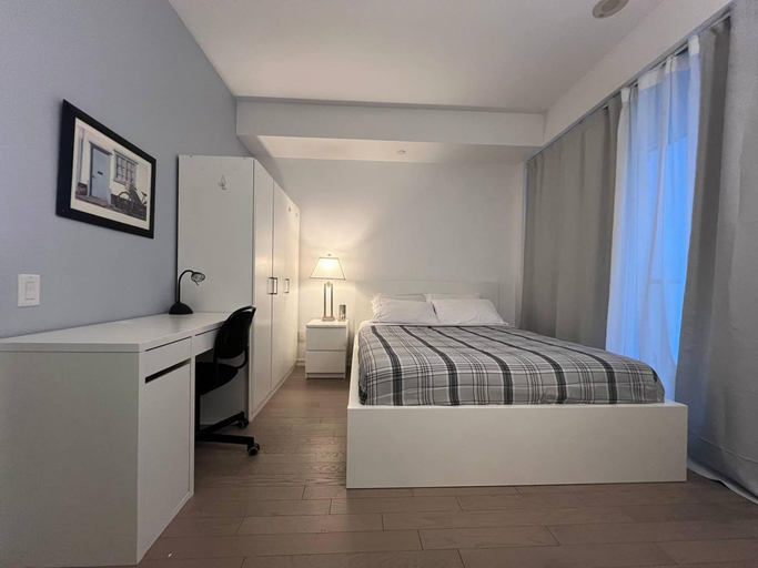 Room 4, Hotel Lux Toronto, Toronto