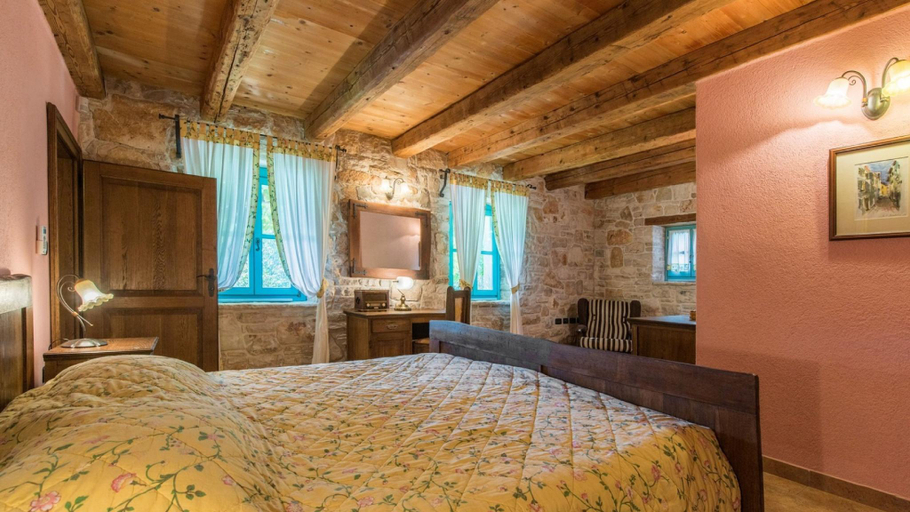 Bedroom 5, Villa Giselle by Villas Guide, Vižinada