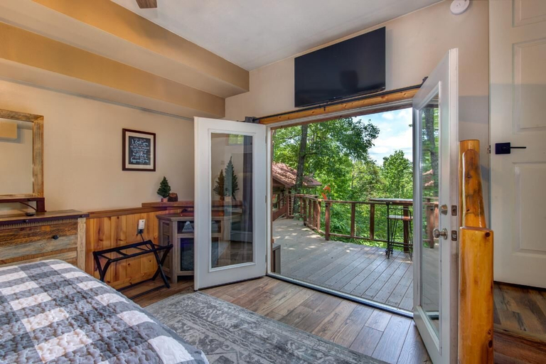 Room 5, Z - Treehouse Overlook, Sevier