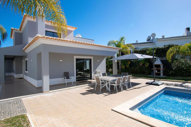 2, Albatroz · GORGEOUS & SPACIOUS VILLA IN CARVOEIRO, Lagoa