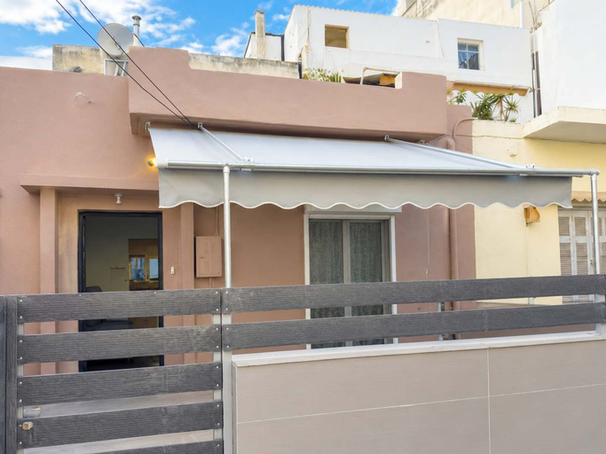 Room 3, Cozy Stay in Athens Near the Metro Station Mosxato, Attica
