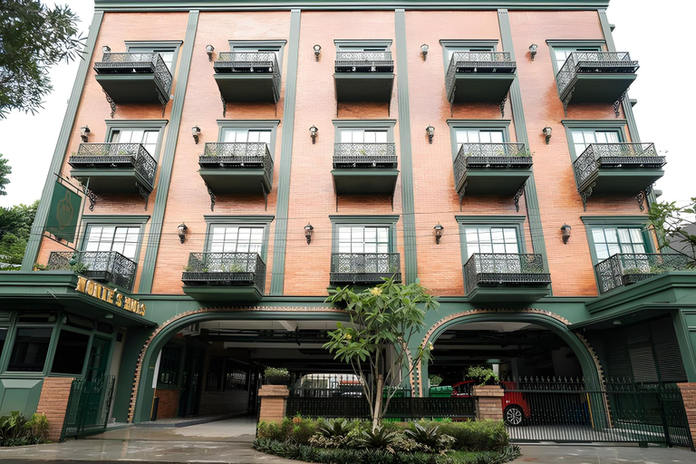 Exterior & Views
