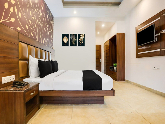 Room 4, Super Collection O Mall Road, Dehradun