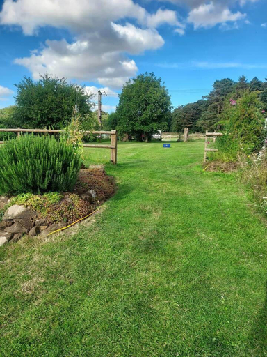 Property grounds 2, Inviting 1-bed Apartment in Sandy Sleeps 4, Central Bedfordshire