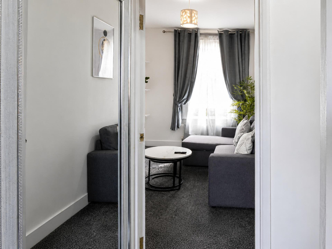 Living area 4, One Bedroom Luxury Apartment, London