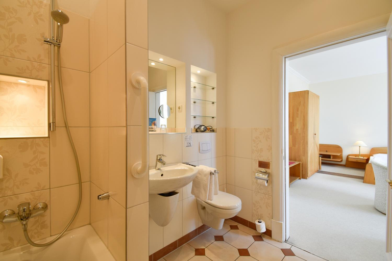 Bathroom 4, Bio- und Gesundheitshotel Gutshaus Stellshagen, Nordwestmecklenburg