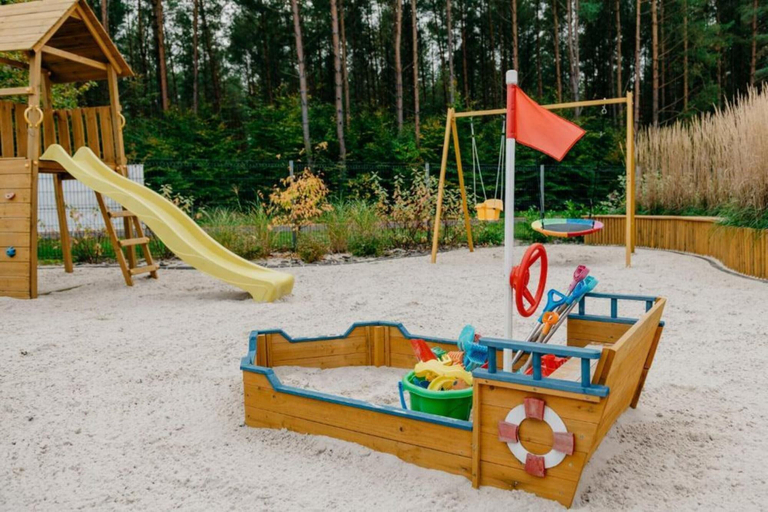Garden 3, Chic Holiday Retreat With Sauna in Kopalino, Wejherowo