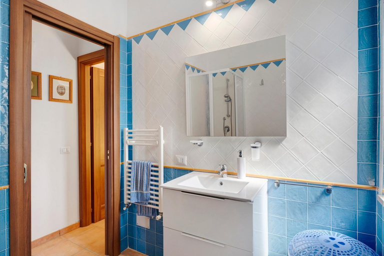Bathroom 3, Borgo San Martino, Salerno