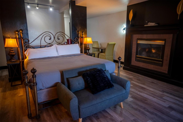 Bedroom 2, The Ennis Inn and Pub, Brown