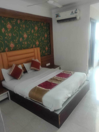 Room 5, HOTEL SILVER PALACE, Ahmadabad