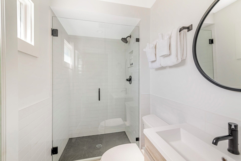 Bathroom 4, Ocean Surf at York Beach, York