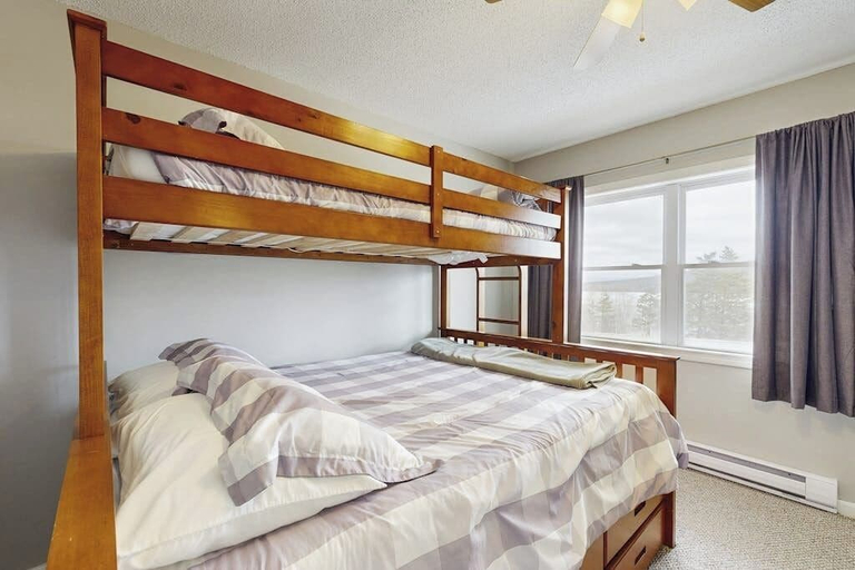 Room 4, Charming Condo w/ Lake Access, Dock, Wifi & Mountain Views, Somerset