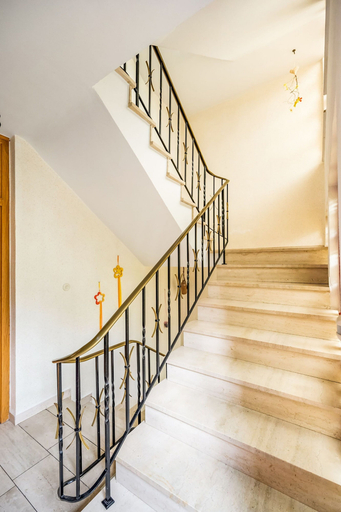 Others 2, Alluring Holiday Home in Ernst With Balcony, Cochem-Zell
