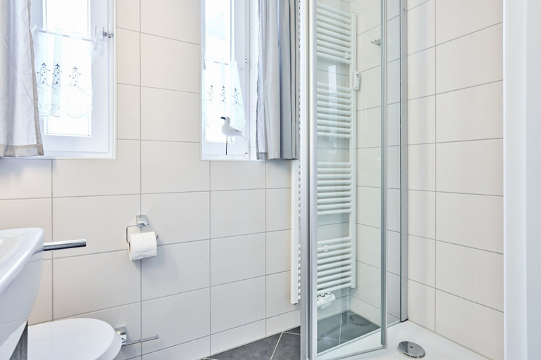 Bathroom 2, Moderne Ferienwohnung mit Balkon - Ostseeurlaub in Sellin, Vorpommern-Rügen