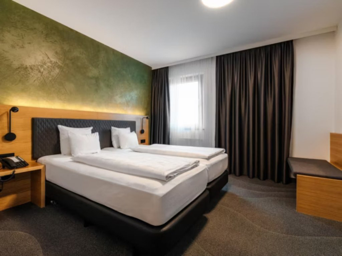 Bedroom 3, Holiday Inn Innsbruck by IHG, Innsbruck