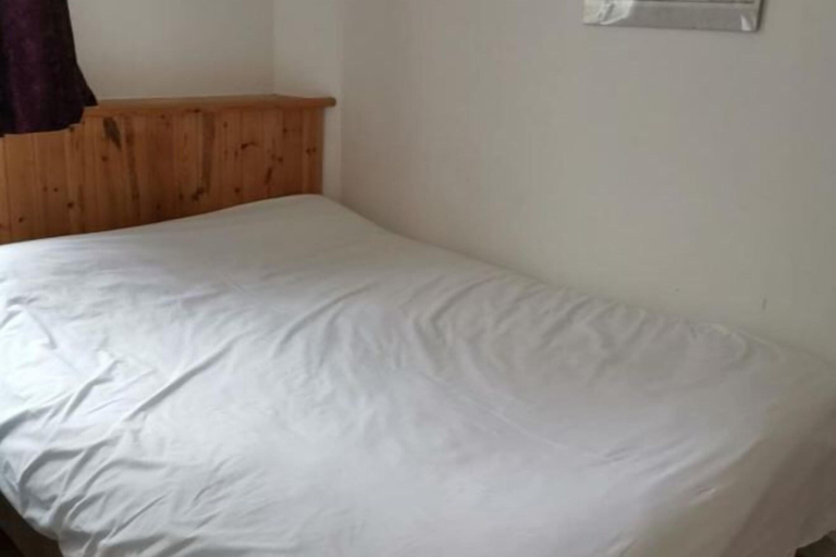 Bedroom 2, Swan Inn, Heathrow Airport, Surrey