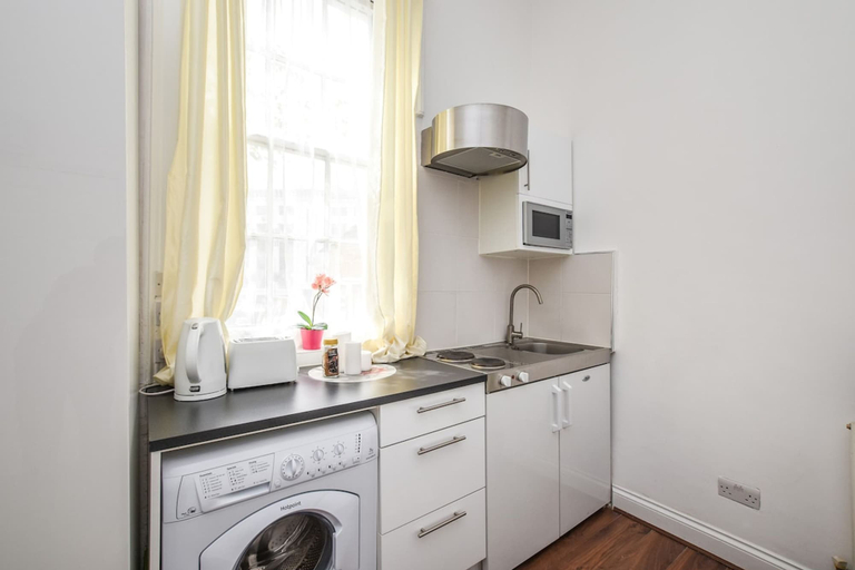 Room 2, Bright Studio Flat-camden Town King s Cross Zone 1, London