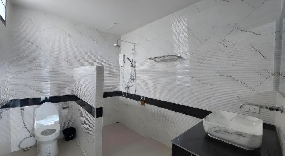 Bathroom, A Day Hotel, Muang Roi Et