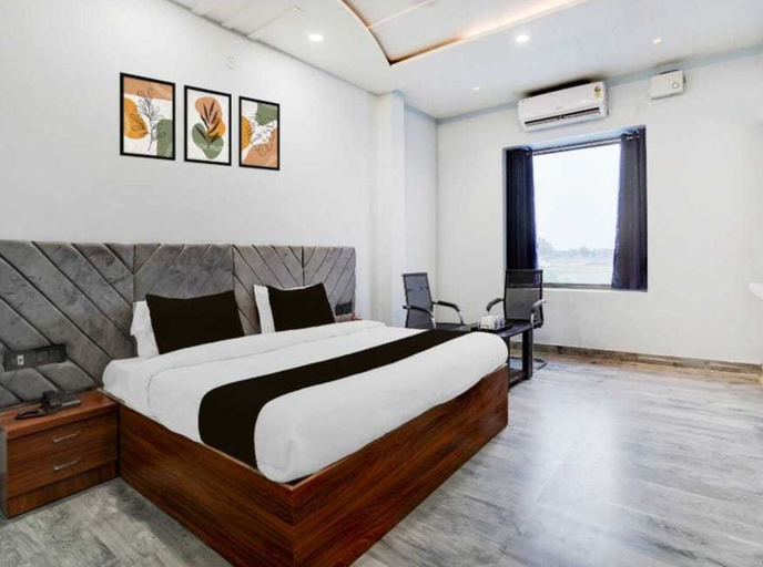 Room 3, Hotel O Sundarpur Crossway Varanasi, Varanasi
