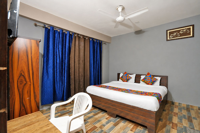 Room 5, Fabhotel Pillow & Pesto, Gautam Buddha Nagar