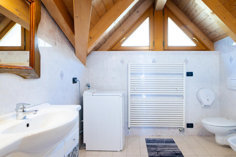 Bathroom 2, Residence Al Pescatore, Trento