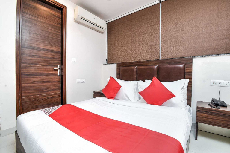 Room 4, Deluxe Brookefield Mall Bangalore, Bangalore