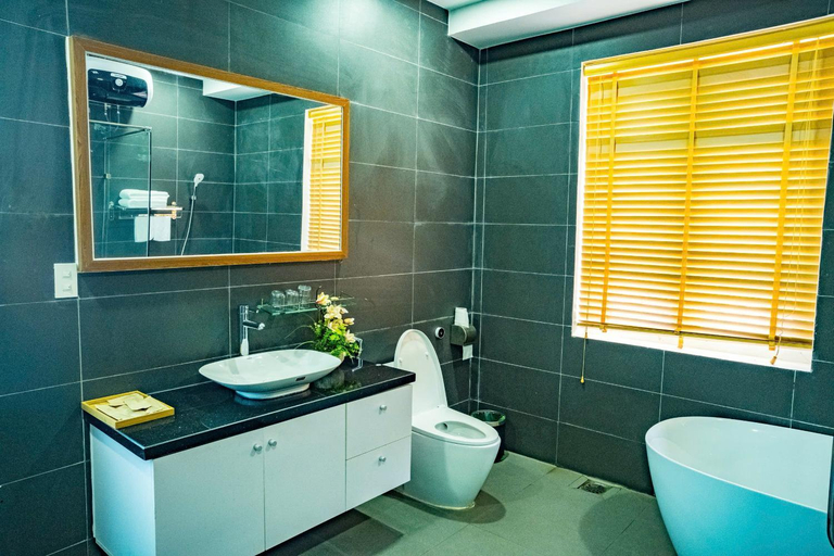 Bathroom 2, Em Villa 8 Bedrooms with Swimming Pool, Hương Thủy
