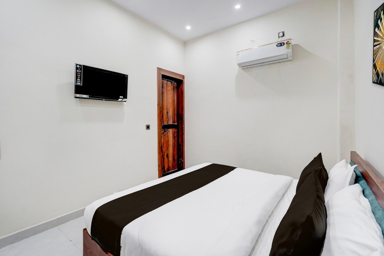Room 4, Deluxe With Twin Bed Shri Hari Palace, Mathura