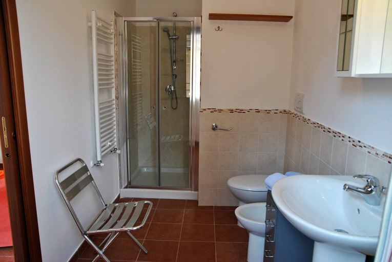 Bathroom 4, Red Roses Flat in a Semi-detached Villa, Latina