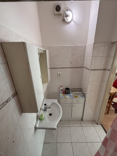 Bathroom 2, Lavender House, Praha 7
