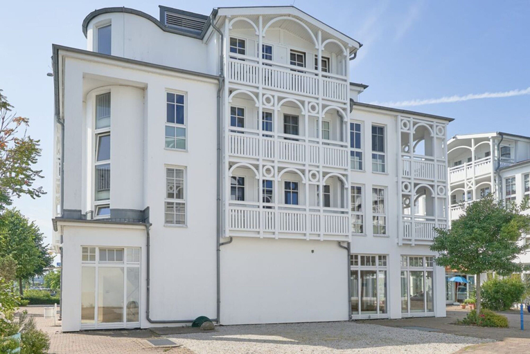 Garden 3, Stilvolle Ferienwohnung mit Gemutlichem Balkon in Sellin, Vorpommern-Rügen