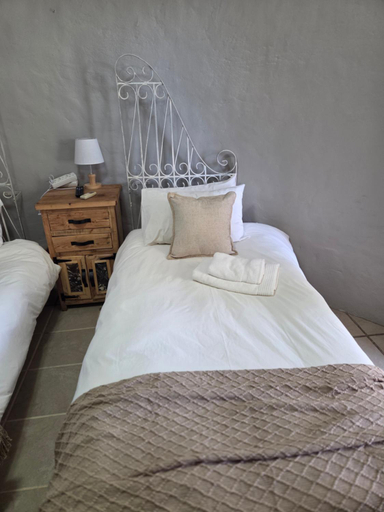 Bedroom 5, Sunset View River Guesthouse, Pixley ka Seme