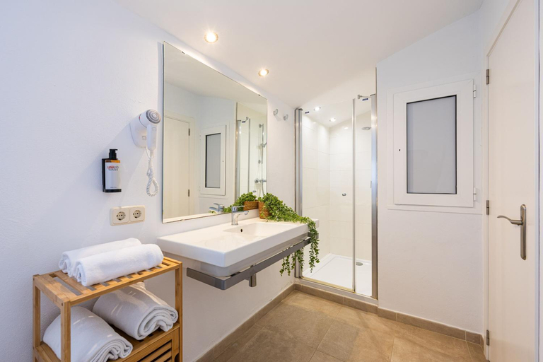 Bathroom 2, Sol Cala d´Or Apartamentos, Baleares