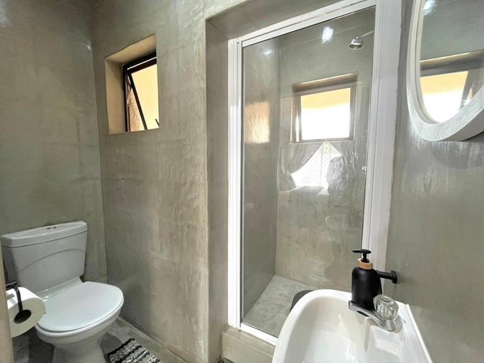 Bathroom, OR Tambo Stay Unit 1, Ekurhuleni
