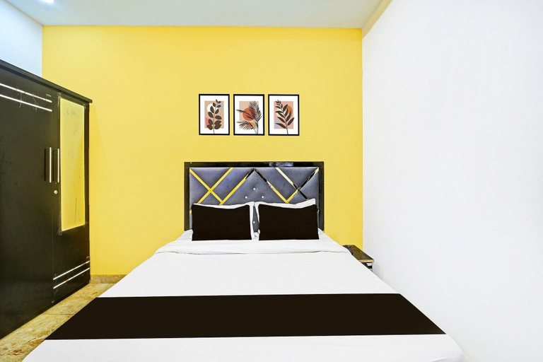 Room 3, Townhouse Star Square Vijay Nagar, Indore