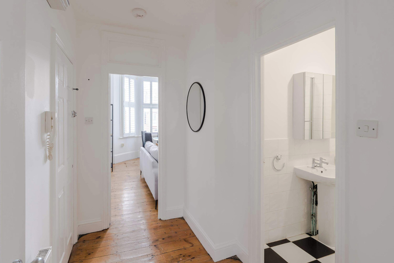 Bathroom 4, Generous 2-bed Apartment Near Queen's Park, London