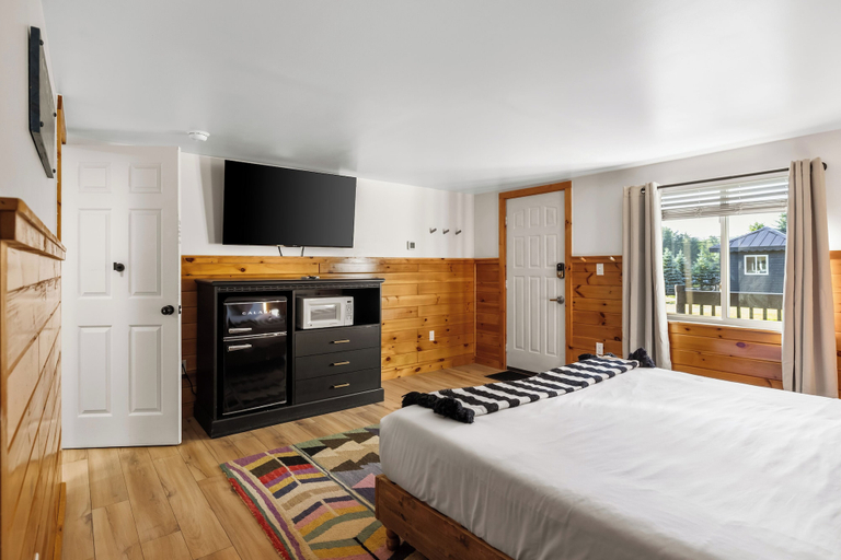 Bedroom 2, Wolfjaw Lodge, Essex