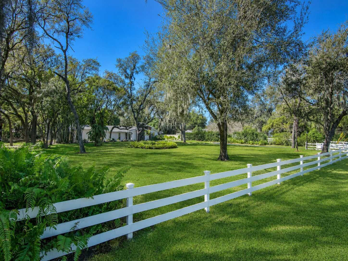 Room 1, Estate Home Pool Oasis Near Gulf Beaches, Pinellas