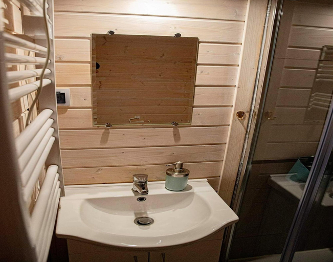 Bathroom 2, Holiday Home in Dziwnowek by Baltic Sea, Kamień
