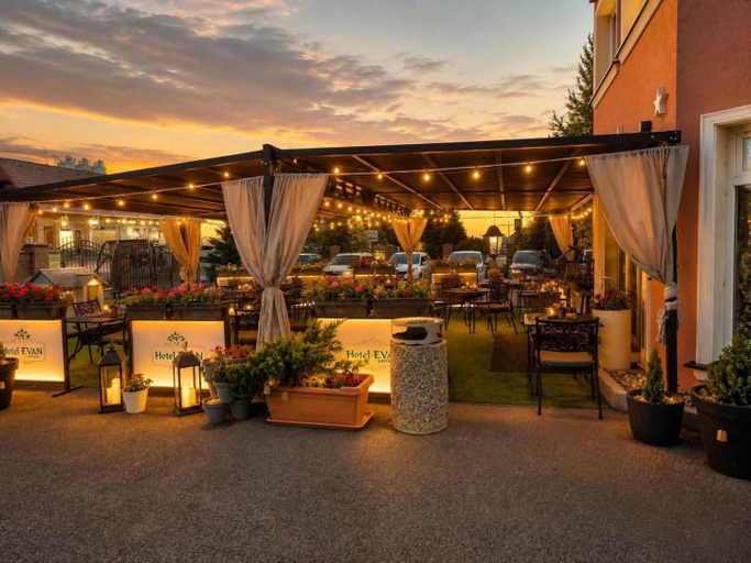 Food & Drinks 4, Hotel Evan u Hoffera with free parking, Topolcany