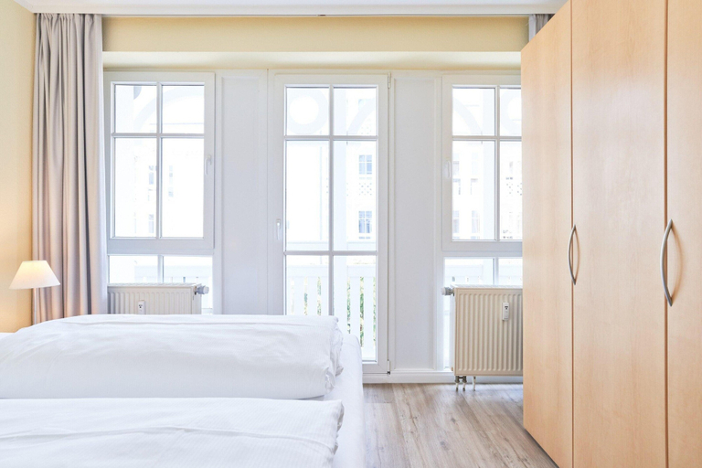 Room 2, Moderne Ferienwohnung mit Grossem Balkon im Seepark Sellin, Vorpommern-Rügen