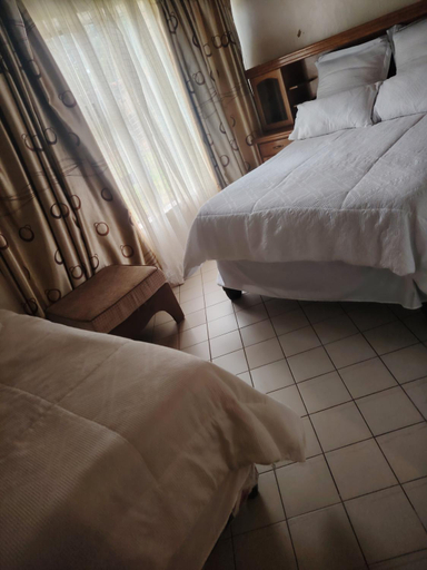 Bedroom 4, Molata Rabs, Capricorn