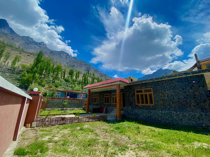 Exterior & Views