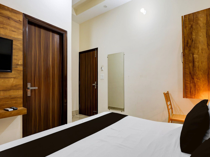 Room 2, Deluxe Hotel Paras Inn, Amritsar