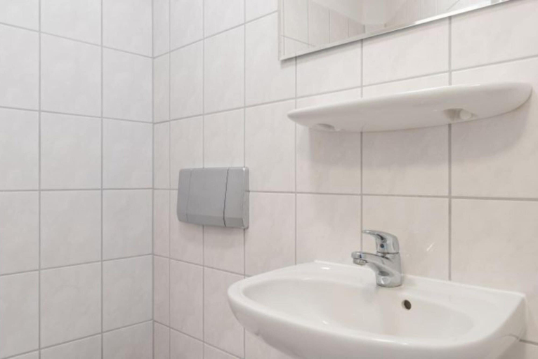Bathroom 5, Komfortable Ferienwohnung Nahe Strand, Vorpommern-Rügen